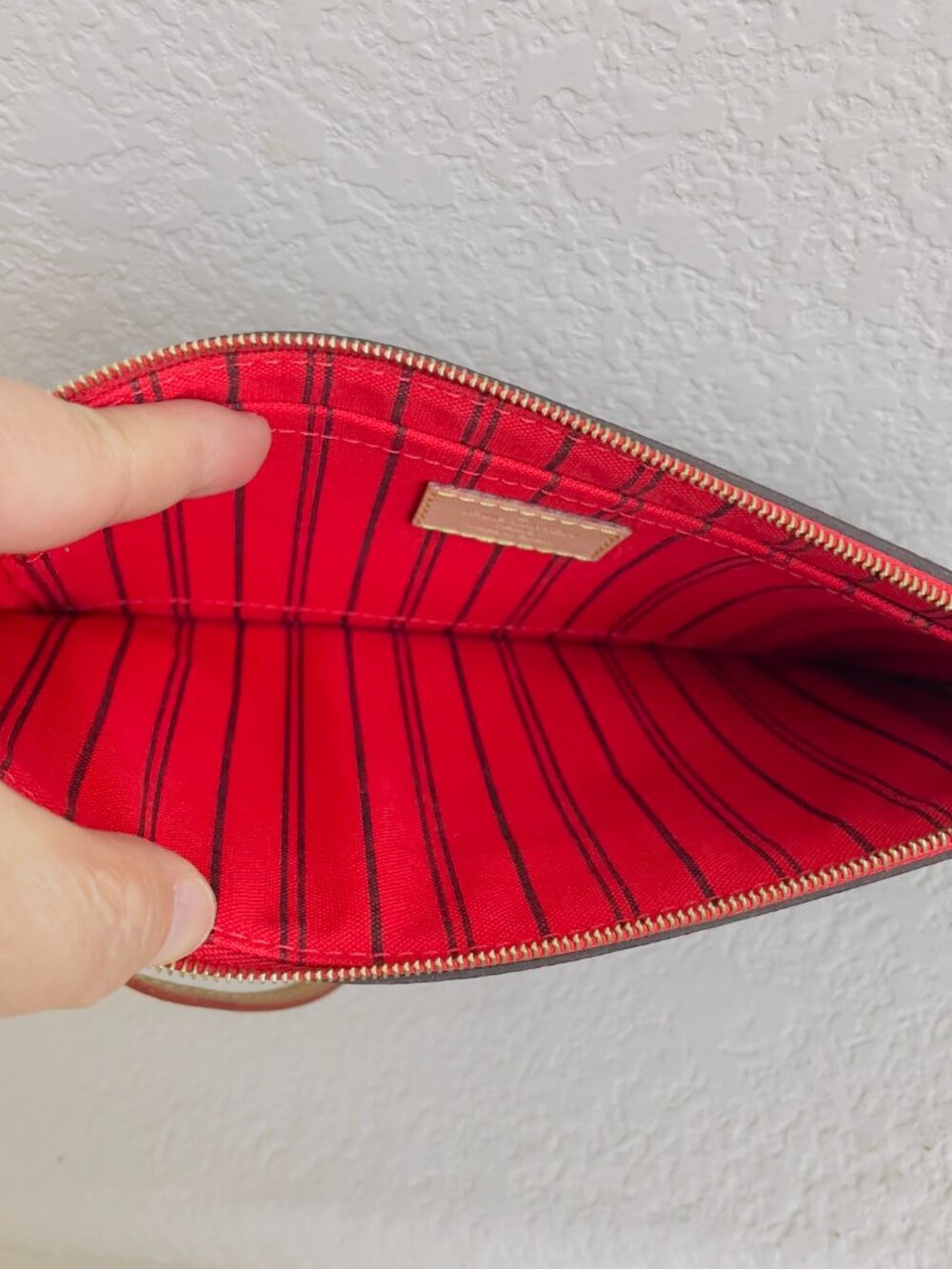 Louis Vuitton Monogram Neverfull Pouch - Picture 3 of 6